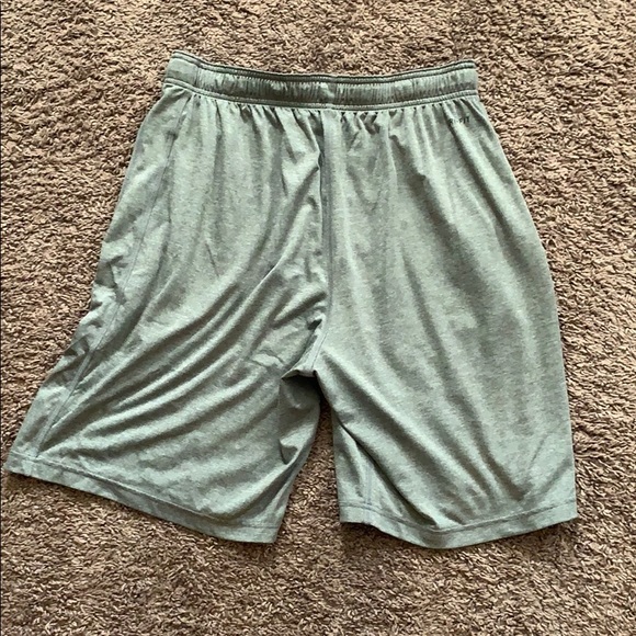 Nike Dri-Fit Shorts XL - Picture 2 of 2